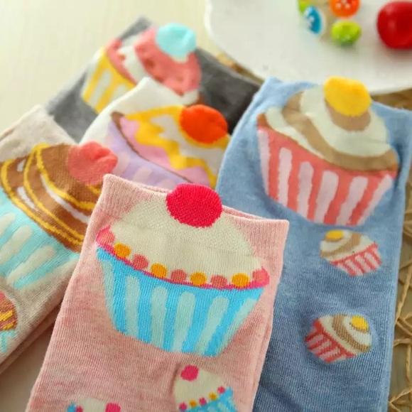 5 Pairs Cute Cupcake Socks NEW - Picture 2 of 4